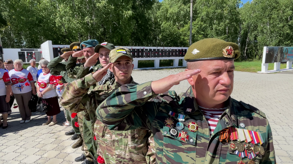 Участников патриотического забега «От Победы к Победе!» благословил в Тулуне иерей Леонид 3 10 1