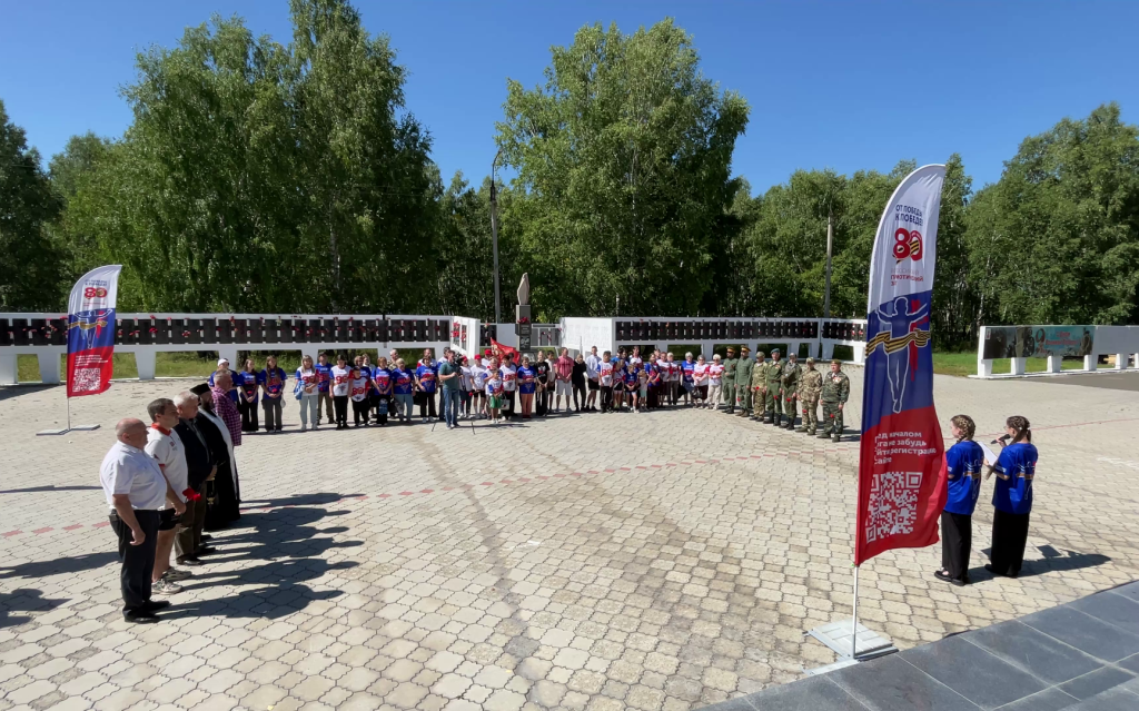 Участников патриотического забега «От Победы к Победе!» благословил в Тулуне иерей Леонид 1 11 3
