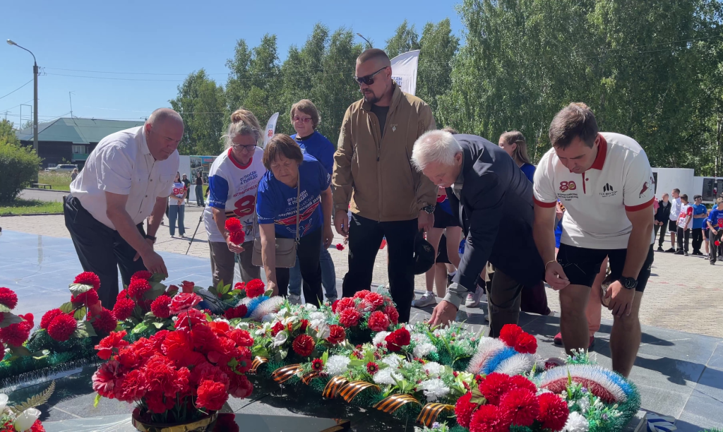 Участников патриотического забега «От Победы к Победе!» благословил в Тулуне иерей Леонид 4 16 1