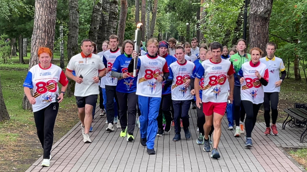 Томск принял частицу Вечного огня из рук участников Всероссийского забега «От Победы к Победе!» 8 18